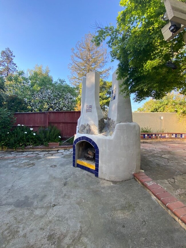 Foto del edificio - Bright & Cheery 2 Bedroom Home