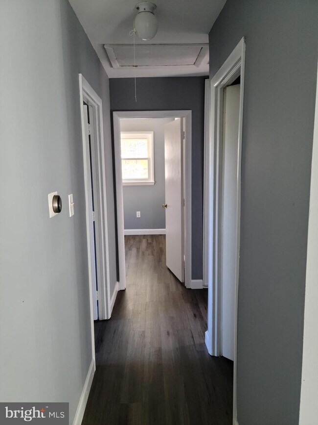 Building Photo - 219 Wintergreen Ln