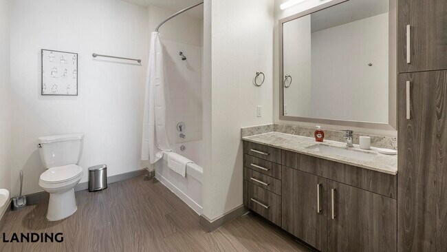 Building Photo - 101 S Center St