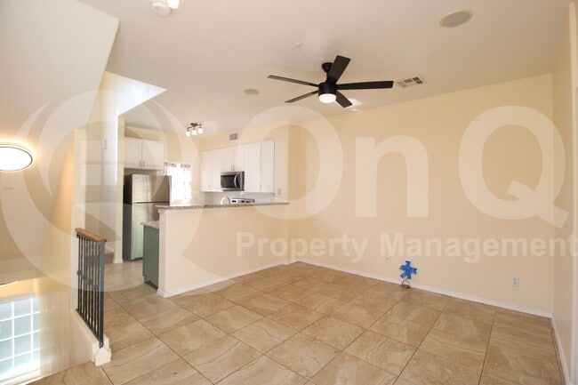 Building Photo - 4049 E Windsor Dr