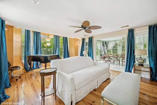 Foto del edificio - 82 Woodley Rd