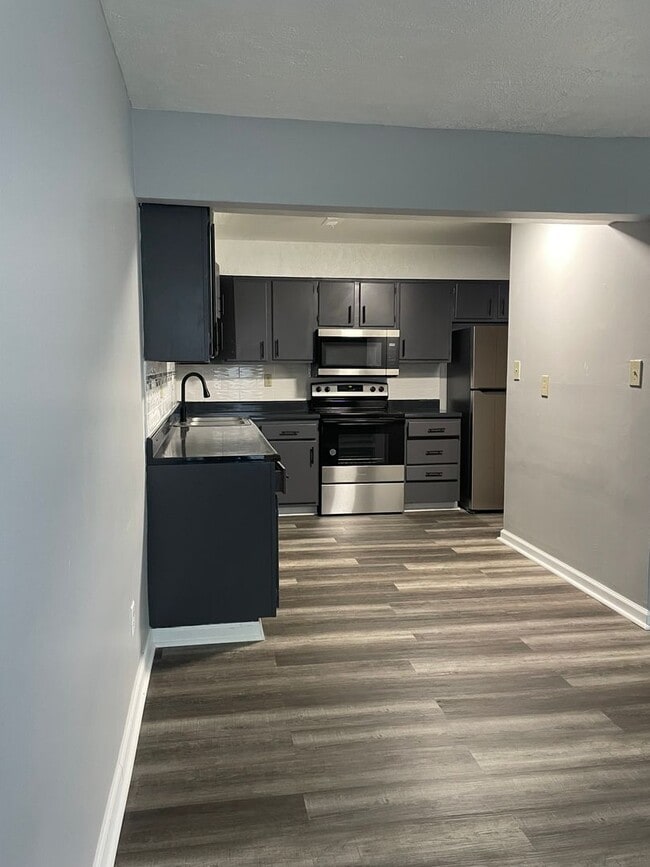 Building Photo - Bellagio West Living I