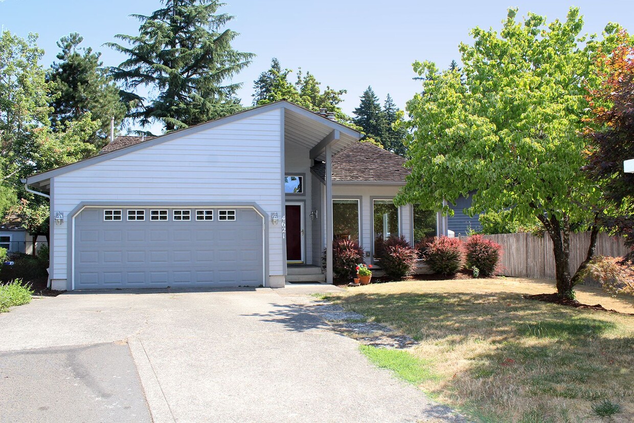 Foto principal - Beautifully Updated Milwaukie 3 Bedroom Sp...