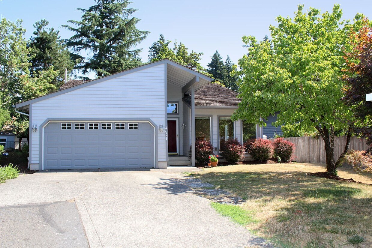 Primary Photo - Beautifully Updated Milwaukie 3 Bedroom Sp...