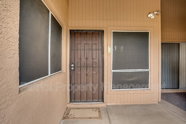 Building Photo - 20420 N 6th Dr