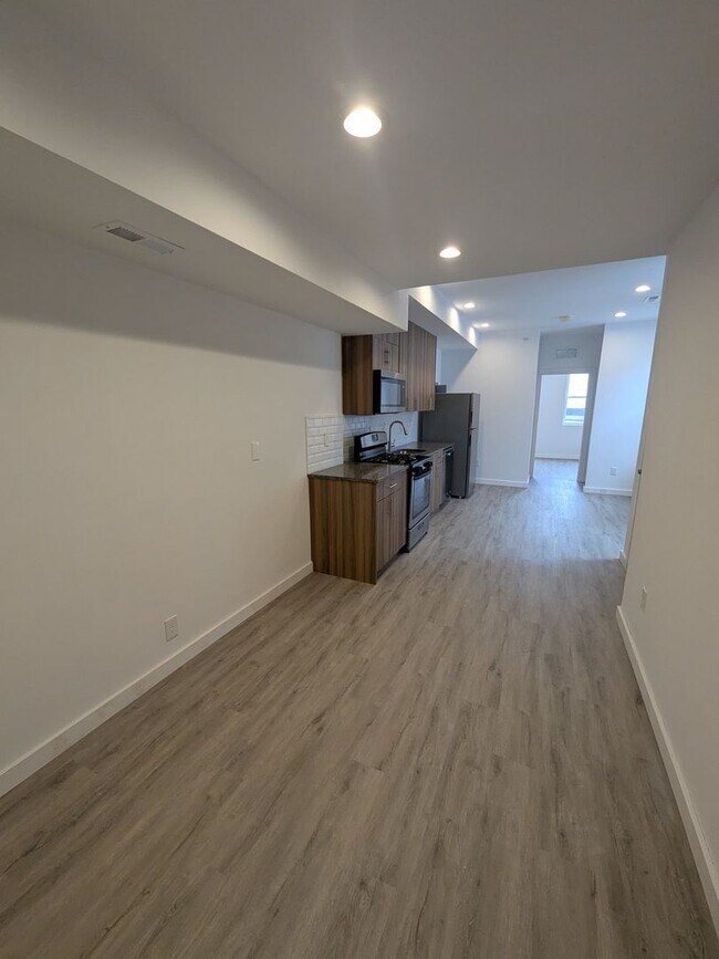 Foto del edificio - 6614 Rising Sun Ave
