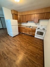 Building Photo - 132 6th Ave N