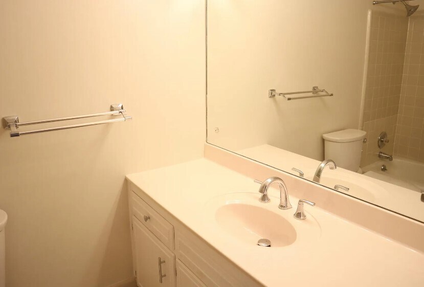Foto del edificio - 2331 Thornhill Rd