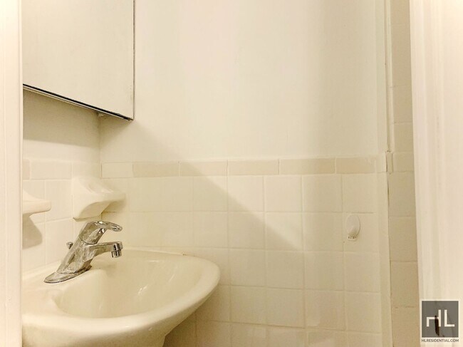 Foto del edificio - NO FEE Two Bed on Upper East Side! Won't S...