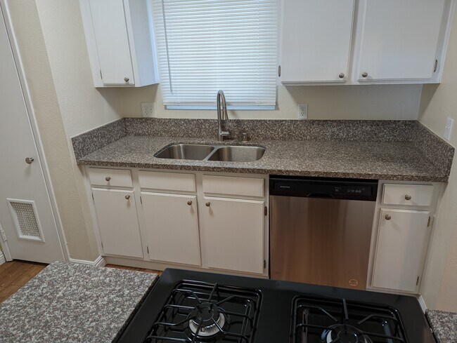 kitchen - 219 Lime St
