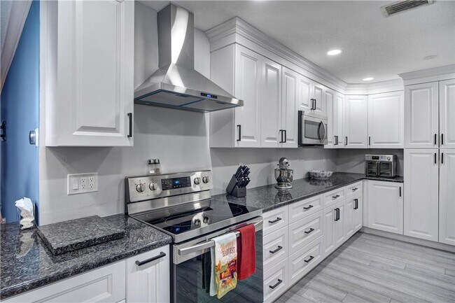 Building Photo - 5170 SW 89th Ter