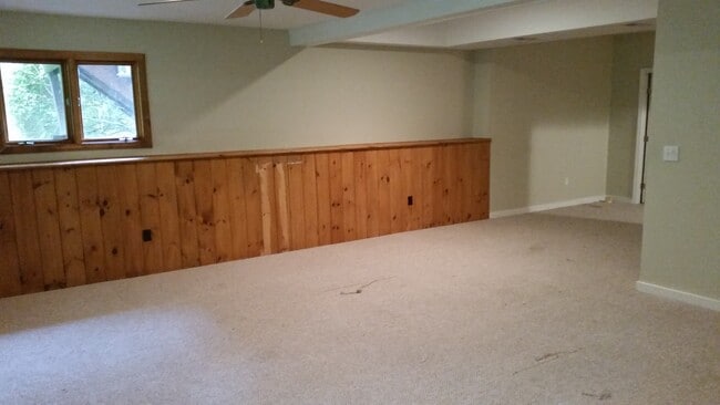 Building Photo - 8 Rosewood Ln