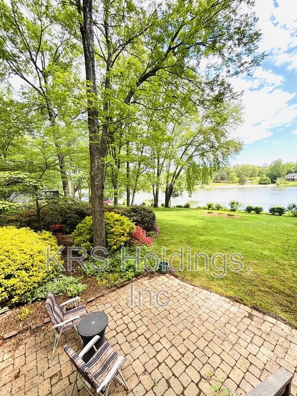 Foto principal - 487 Westwood Rd