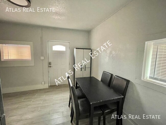 Foto del edificio - RARE AVAILABILITY! Fabulous Studio! Near C...