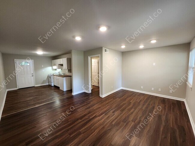 Building Photo - 527 Evergreen Terrace