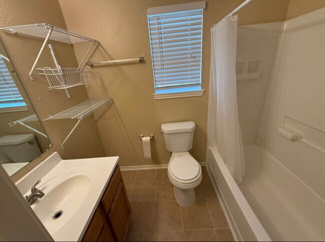 Foto del edificio - 6739 Freedom Oaks