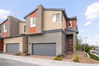 Building Photo - 3192 Vittoria Ave