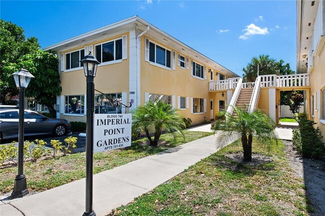 Foto del edificio - 5900 NE 22nd Way