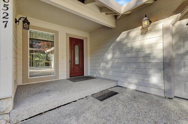 Building Photo - 18527 Jayhawk Dr
