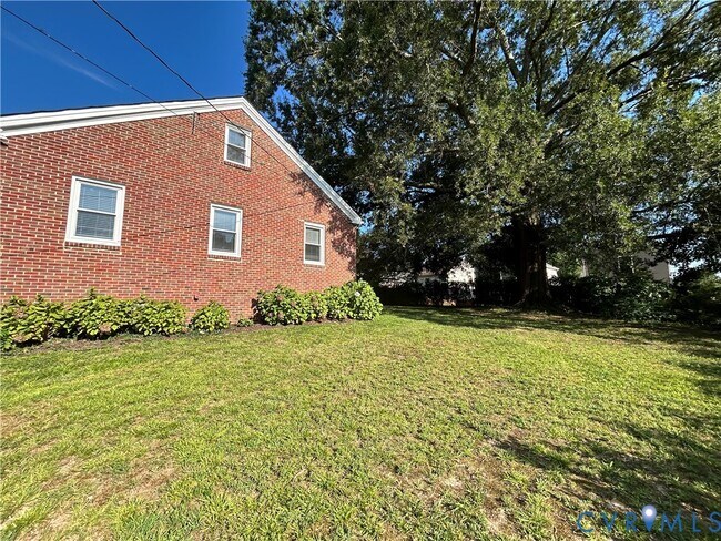 Foto del edificio - 411 Hillcrest Ave