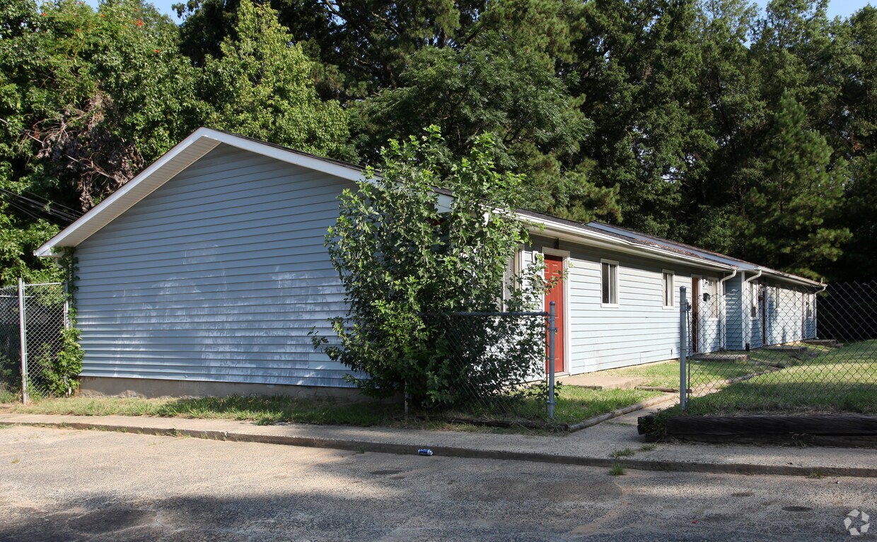 Primary Photo - 1015 Lowry Ave