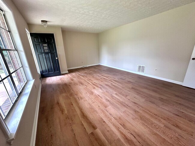 Foto del edificio - 3 Bedrooms, 2 Bathroom - House in North Rome!