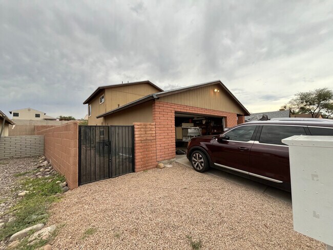 Foto del edificio - 4560 W Dunn Pl
