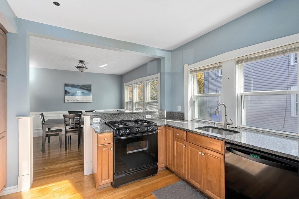 Primary Photo - 40 Beaconsfield Rd