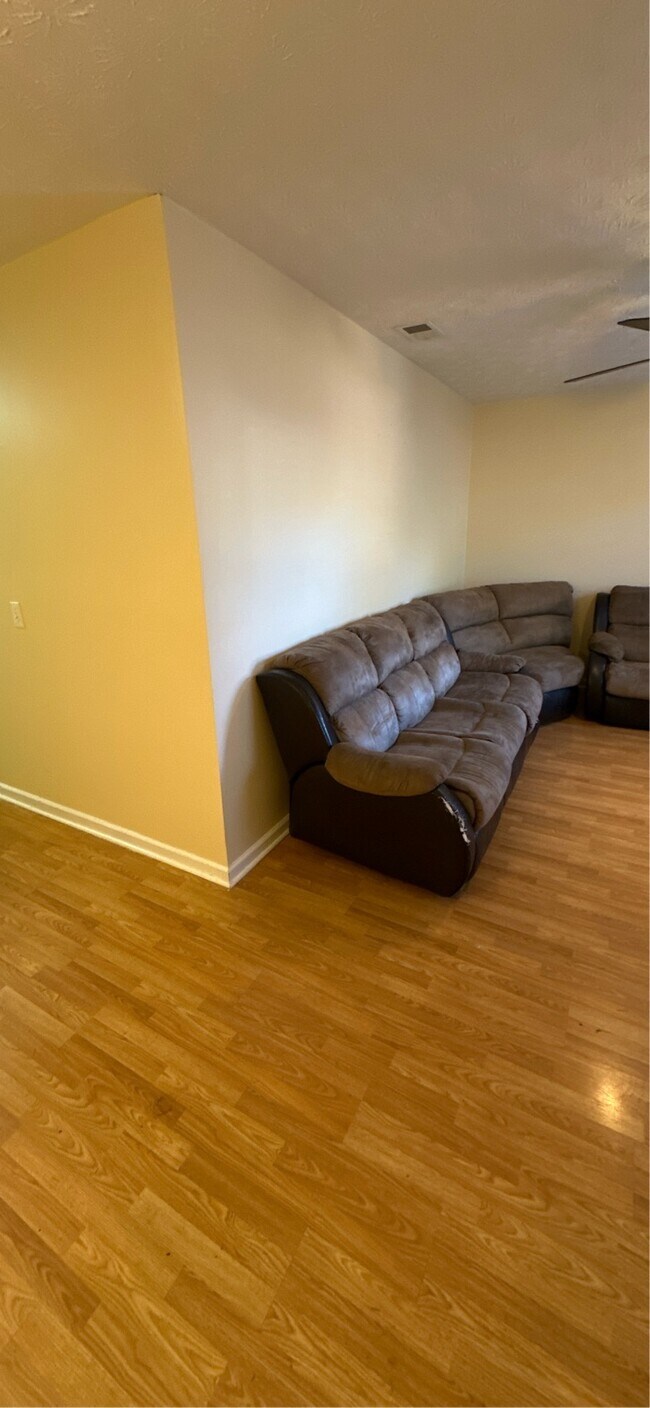 Building Photo - 106 Oak Park Ct