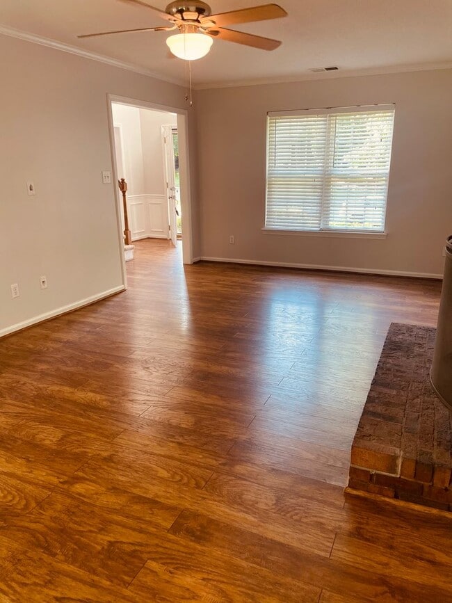 Building Photo - Coming Soon! Lovely 3 Bedroom Spacious 2 S...