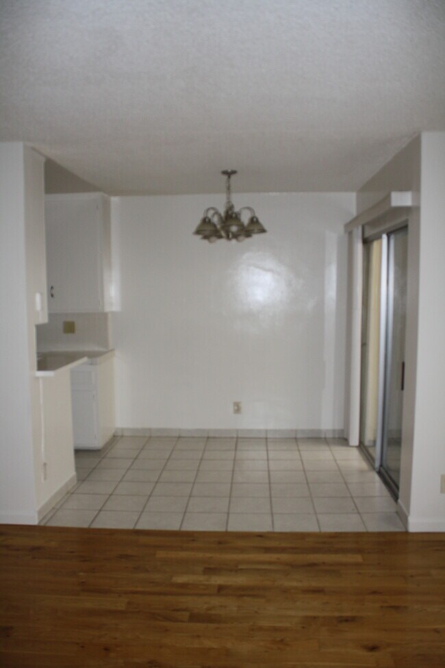 and dining area. - 3526 S Centinela Ave