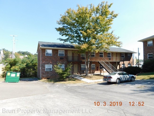 Building Photo - 2720 Holbrook Dr
