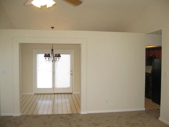 Building Photo - 3 Bedroom Ranch style home in Spring Valle...