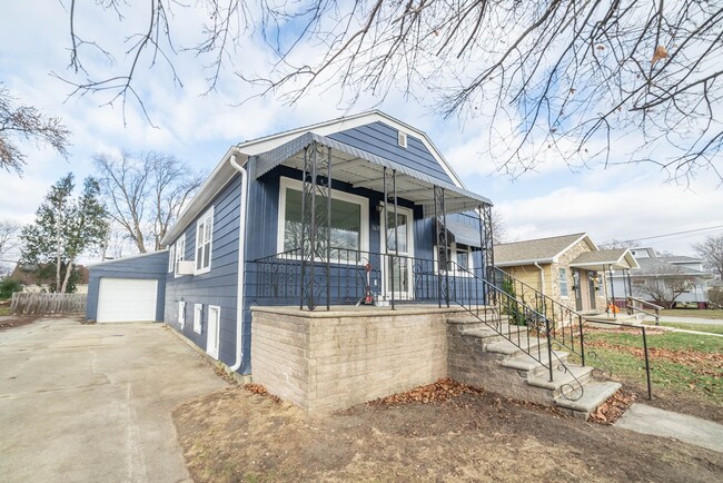 Foto del edificio - Three Bedroom Green Bay House