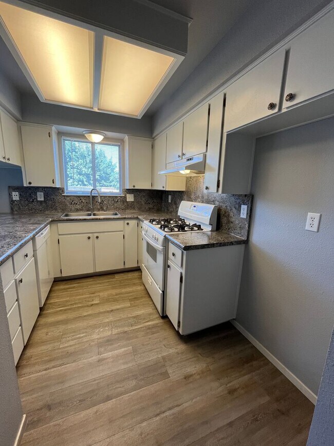 Foto del edificio - 335 Springville Ct