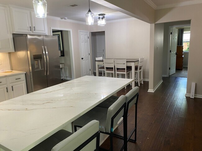 Foto del edificio - 1420 Marlyn Dr