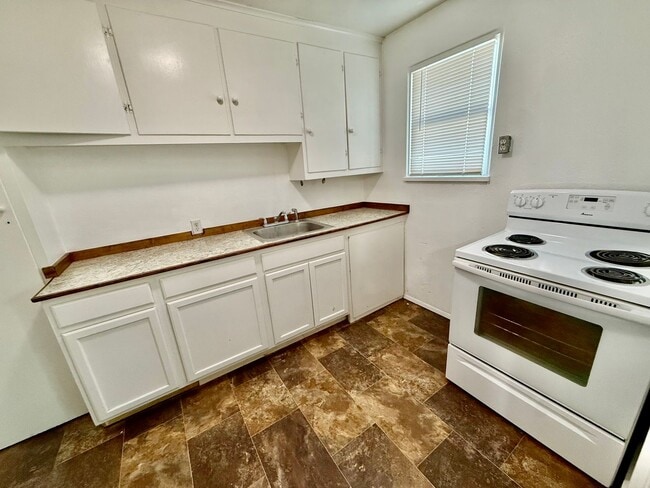 Foto del edificio - 1-Bedroom Apartment Move-in READY!
