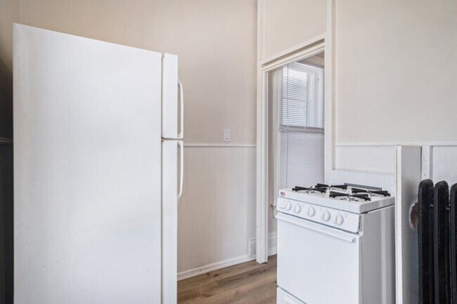 Building Photo - 1309 S 32nd St