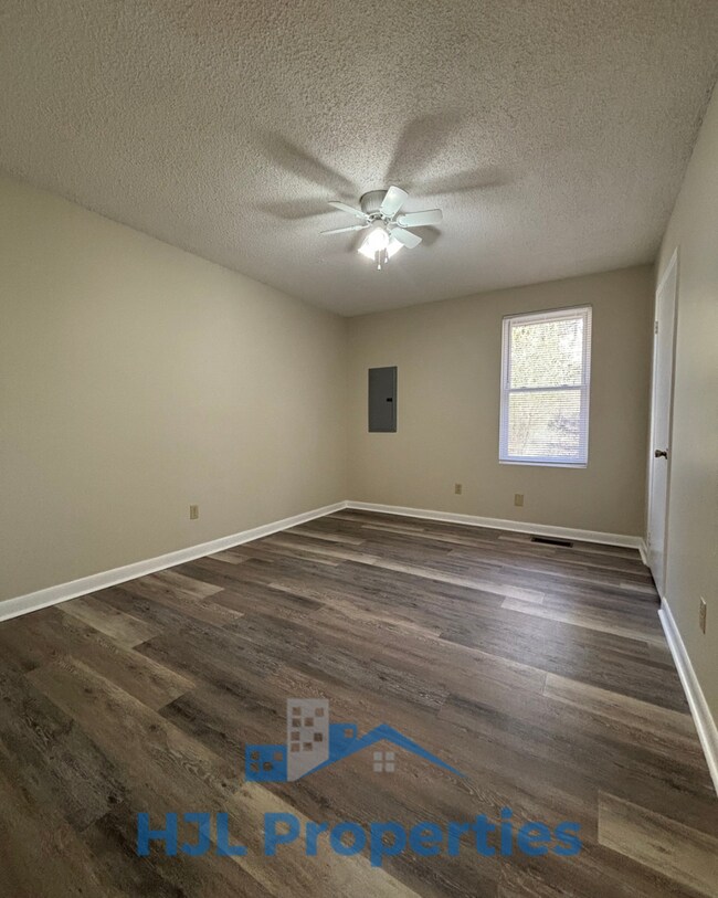 Foto del edificio - 225 Barker Rd