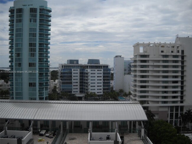 Foto del edificio - 6039 Collins Ave