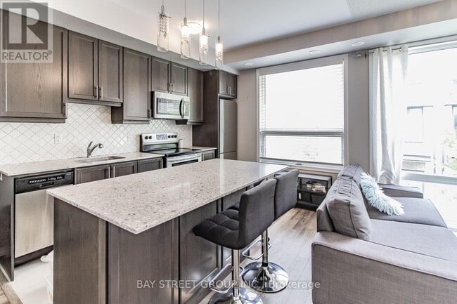 Photo du bâtiment - 32 Fieldway Rd