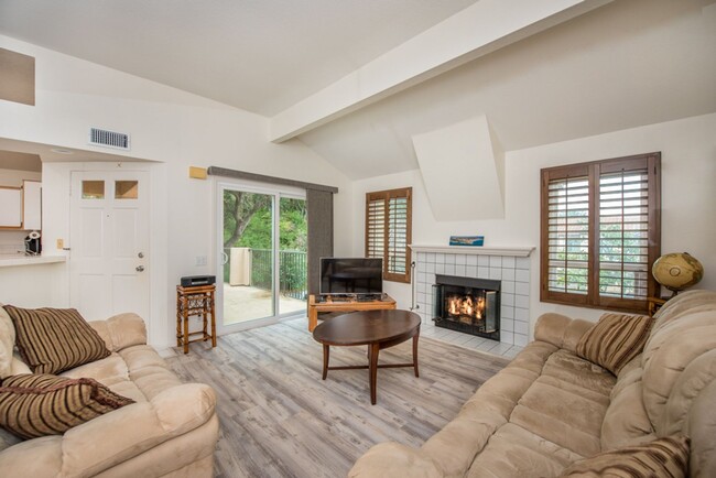 Foto del edificio - Corsica Villas: Upper 2 Bedroom 1 Bath Condo