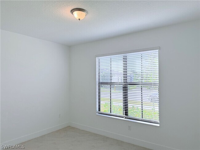 Foto del edificio - 5681 Cassidy Ln