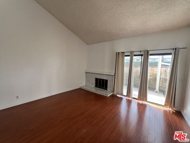 Foto del edificio - 2003 S Mountain Ave