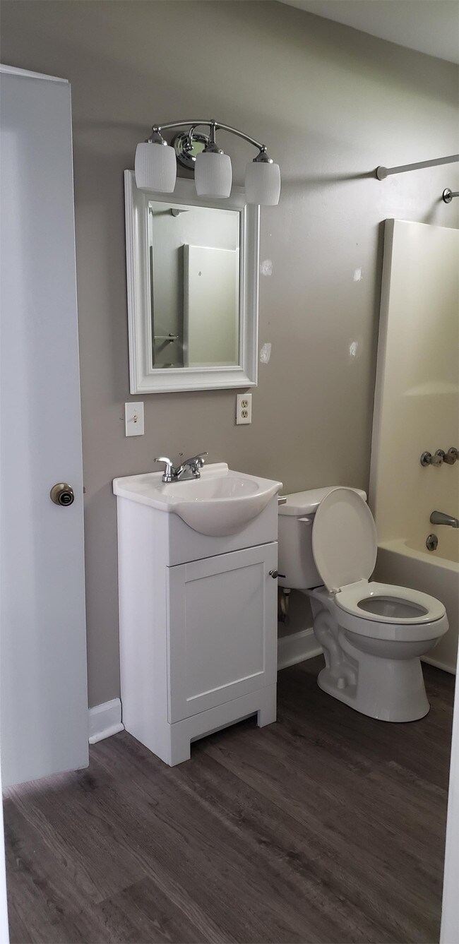 Foto del edificio - 2308 Woodlawn Rd