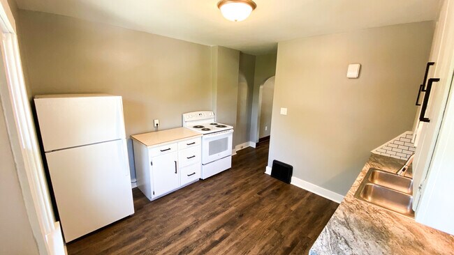 Kitchen - 206 John St