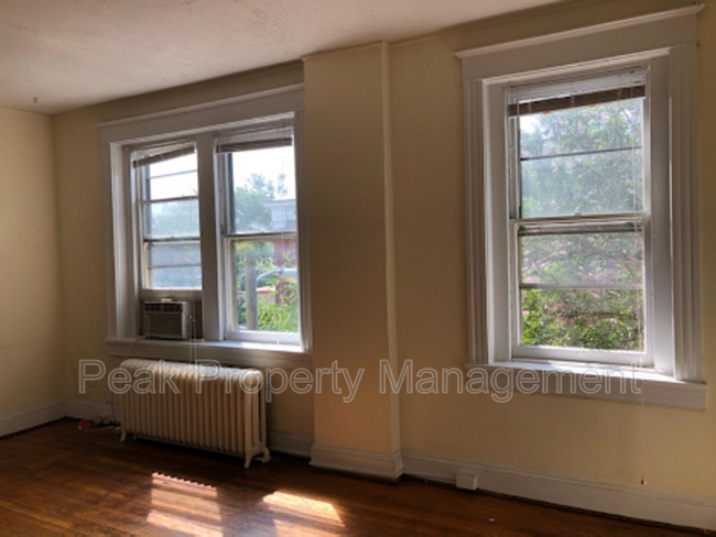 Building Photo - 401 N Davis Ave