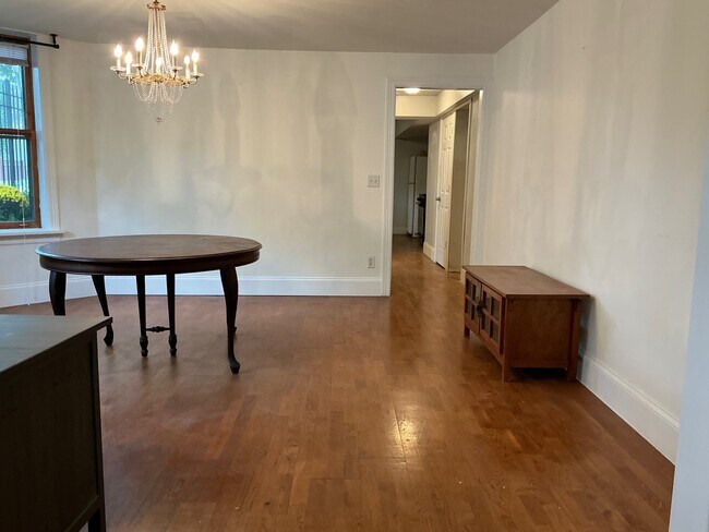 Dining Room - 2136 W Wilson Ave