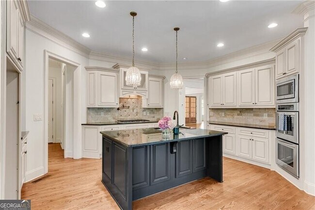 Foto del edificio - 5861 Yoshino Cherry Ln NE