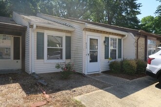 Building Photo - 453 Peregrine St